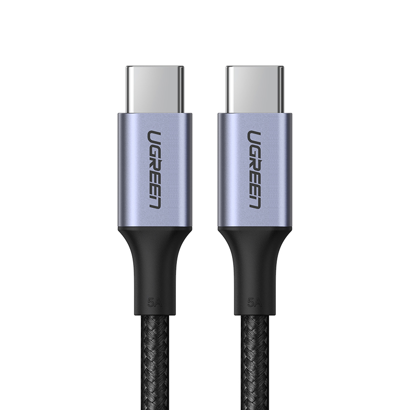 Metalik konektörlü iki USB-C kablosu, siyah kablo ve UGREEN logosu.