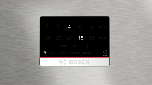 Sıcaklık ayarlarını ve Bosch logosunu gösteren siyah ekranlı buzdolabı kontrol paneli.