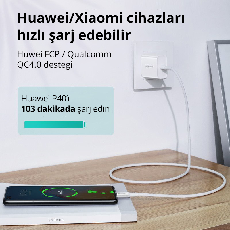 Duvara takılı beyaz şarj cihazıyla şarj olan telefon. Metin, şarj süresini ve pil seviyesini gösterir.
