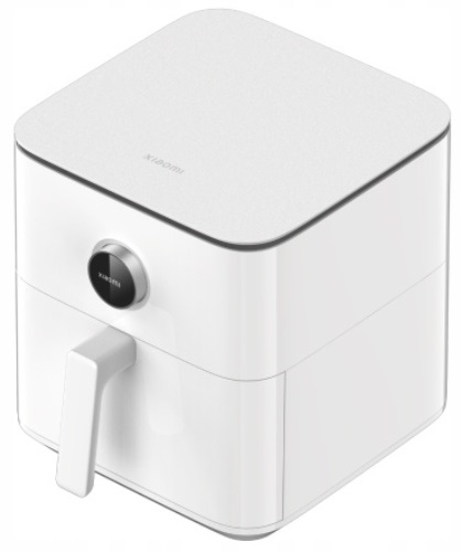 Biała frytkownica powietrzna o kwadratowym kształcie. Czarne okrągłe pokrętło i uchwyt. Białe tło.