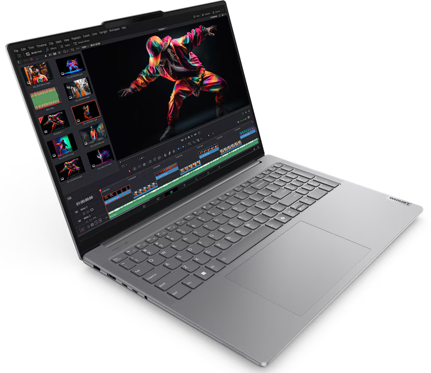 Laptop videószerkesztő szoftvert mutat. Egy személy egy táncklipet szerkeszt.
