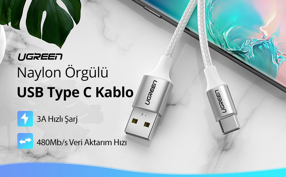Siyah arka planlı beyaz USB-C kablosu, UGREEN markası.