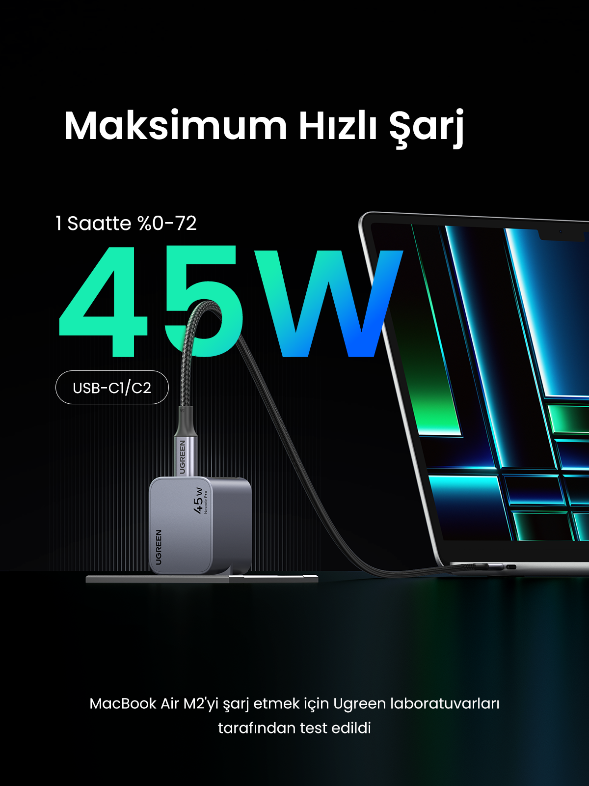 Bir dizüstü bilgisayarın yanında Ugreen 45W şarj cihazı. Bir USB-C kablosu ve 45W etiketi gösteriyor. Dizüstü açık.