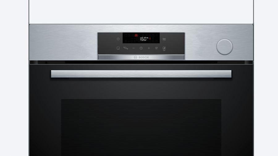 Un horno empotrado con acabado de acero cepillado, puerta de vidrio negro y panel de control con pantalla digital.