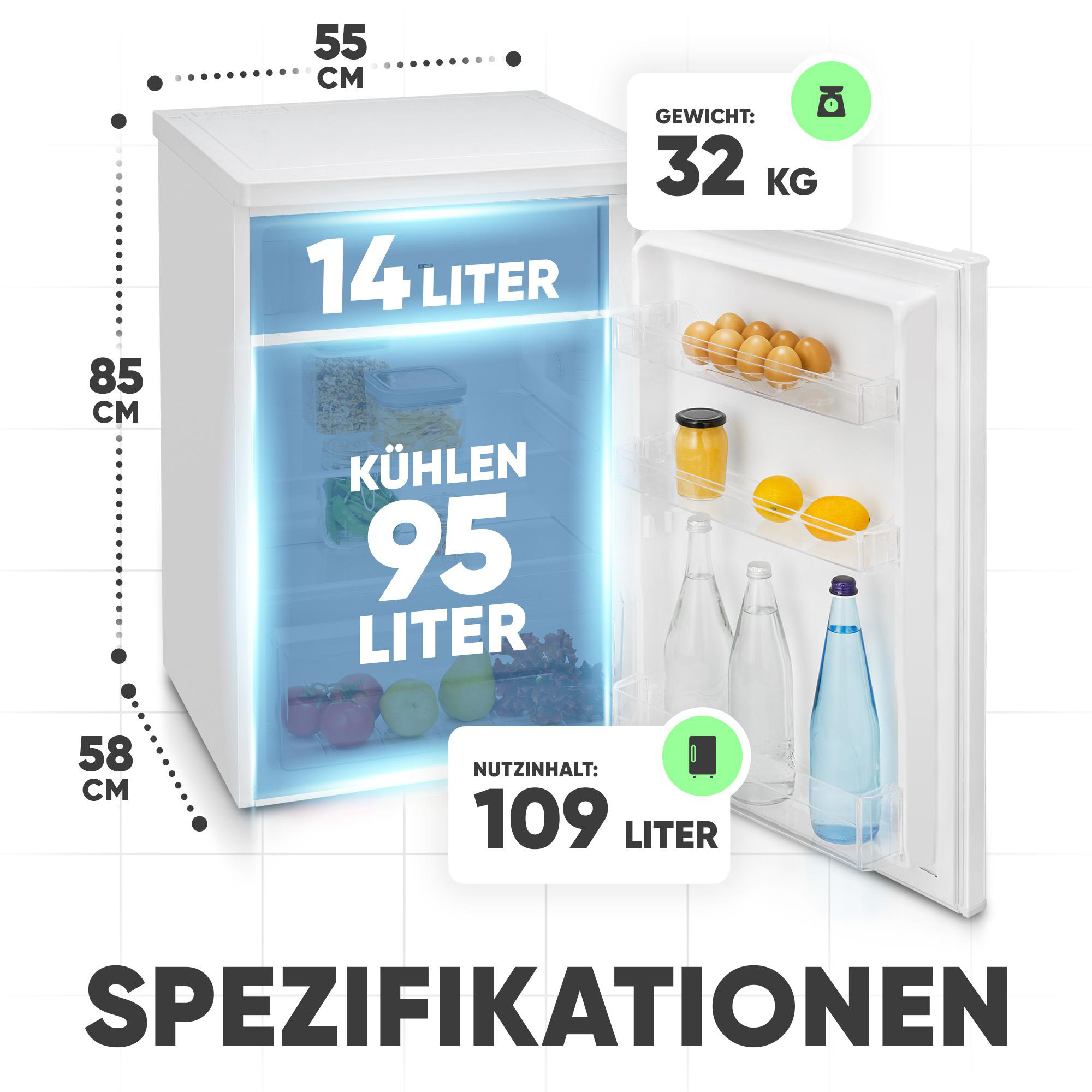 Ein kleiner weißer Kühlschrank zeigt Abmessungen und Kapazität. Die offene Tür zeigt Lebensmittel wie Eier, Zitronen und Flaschen.