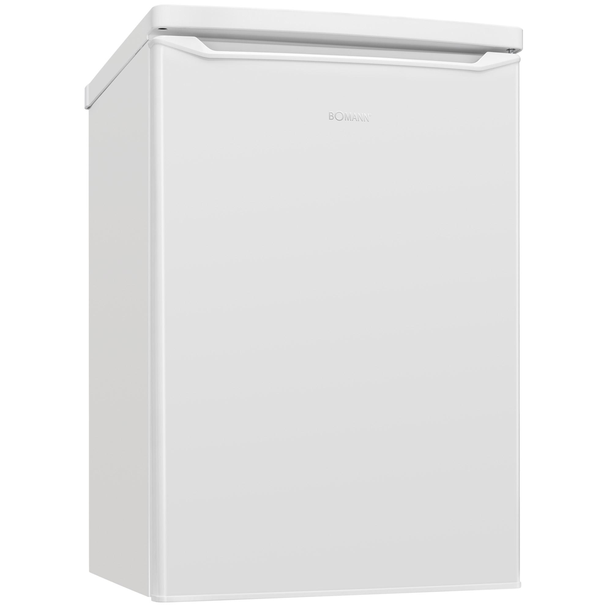 Weißer Mini-Kühlschrank mit Griff und dem Markennamen 'BOMANN'. Der Hintergrund ist schlicht weiß.
