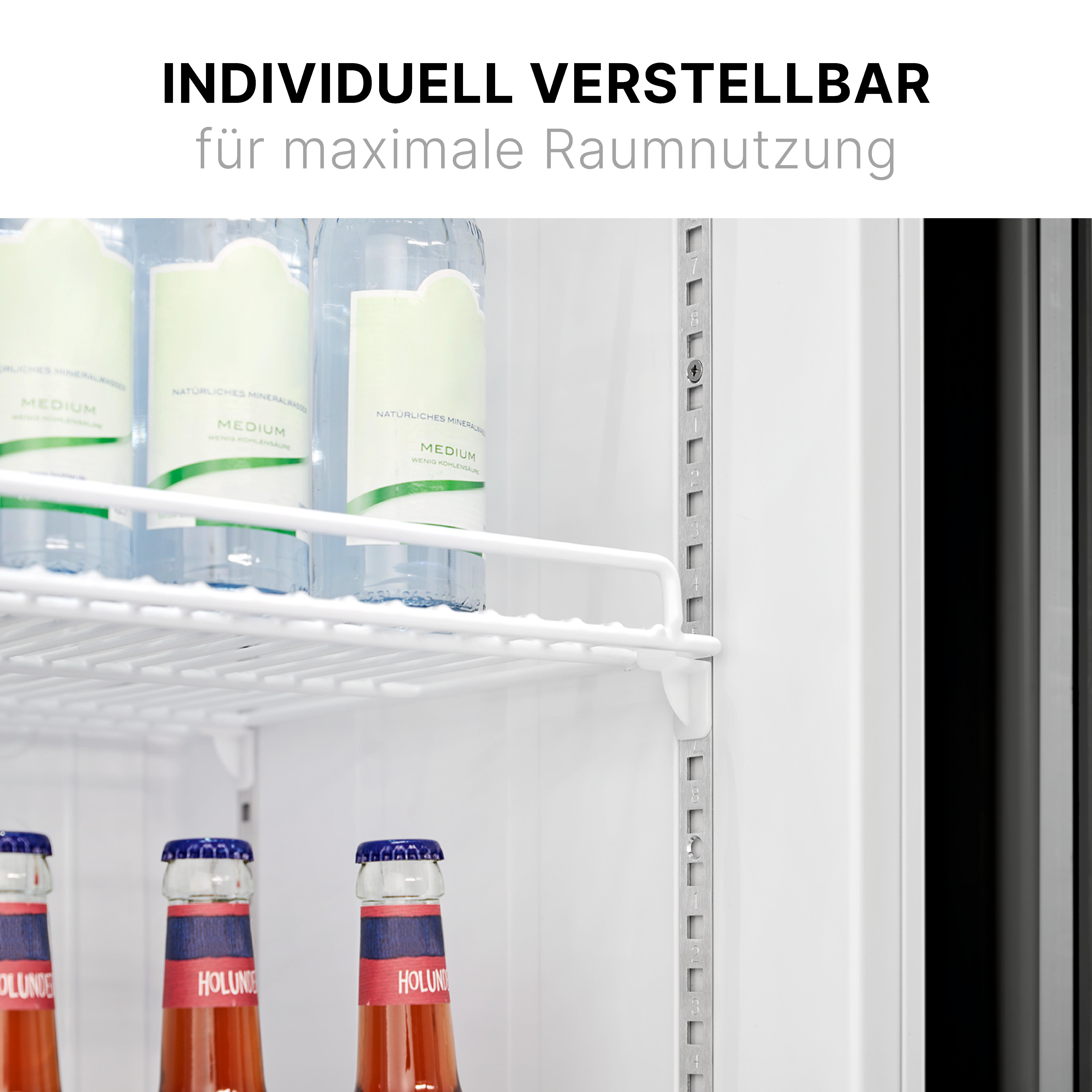 In einem Kühlschrank: Wasser- und Limonadenflaschen auf Regalen. Text: 'Individuell verstellbar'.