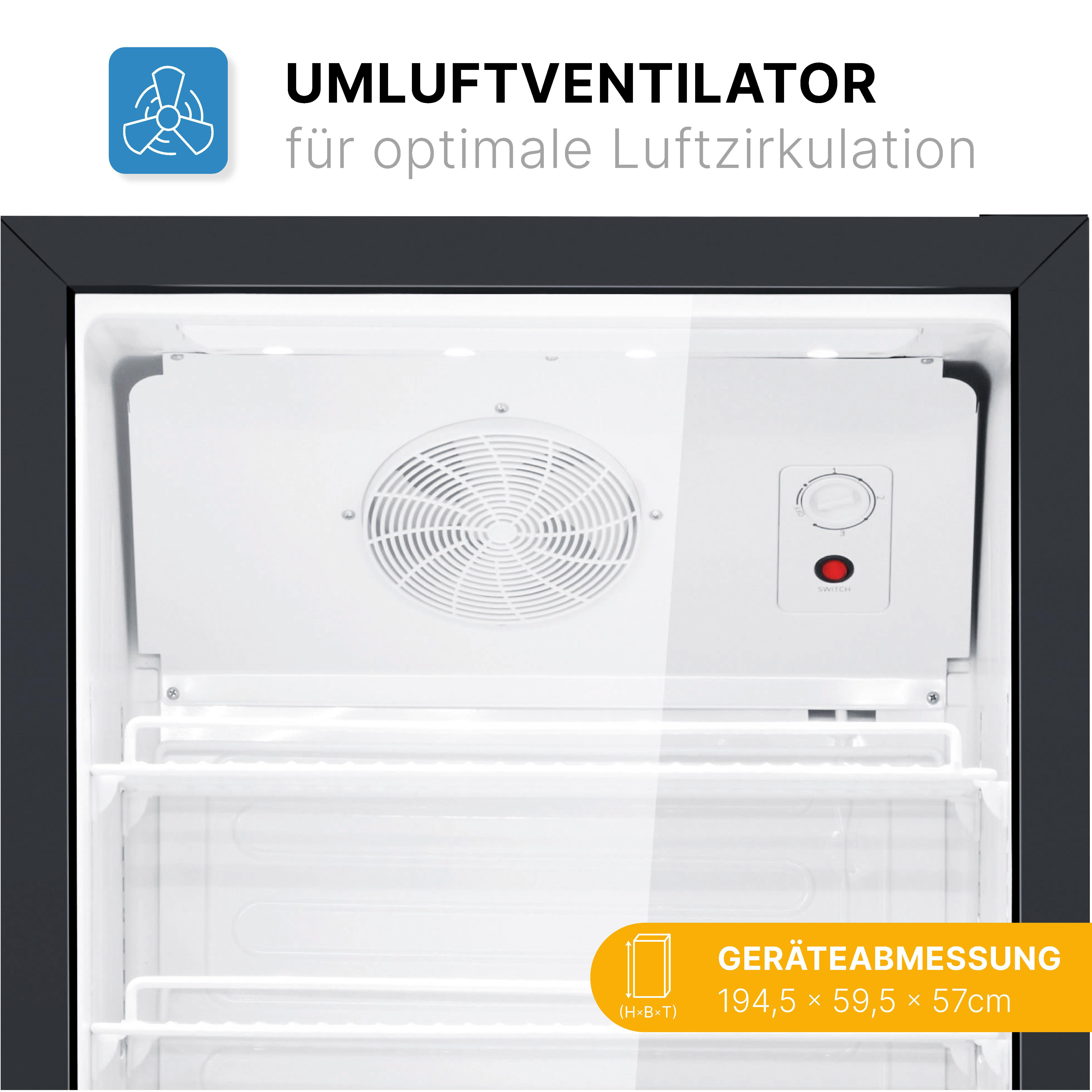 Innenansicht eines weißen Kühlschranks mit Ventilator, Bedienfeld und Regalen. Text: 'UMLUFTVENTILATOR'.