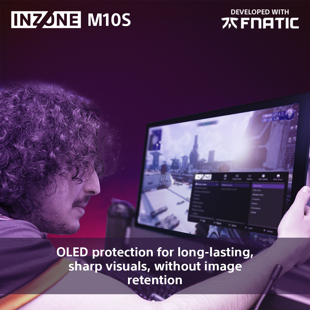 Homme regardant un moniteur, texte : protection OLED. L'écran affiche des données de jeu. Le fond est violet.