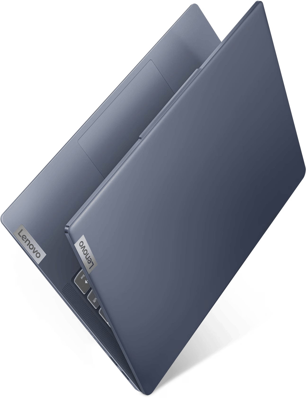 Két Lenovo laptop, a tetejét és a billentyűzetét mutatja. Mindkettőn a Lenovo logó látható.