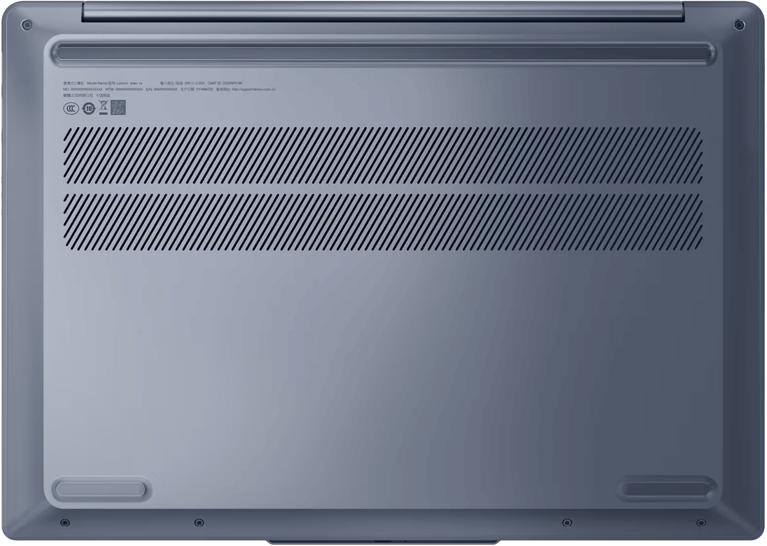 Egy kék Lenovo laptop alja, szellőzőnyílásokat és címkéket mutatva.