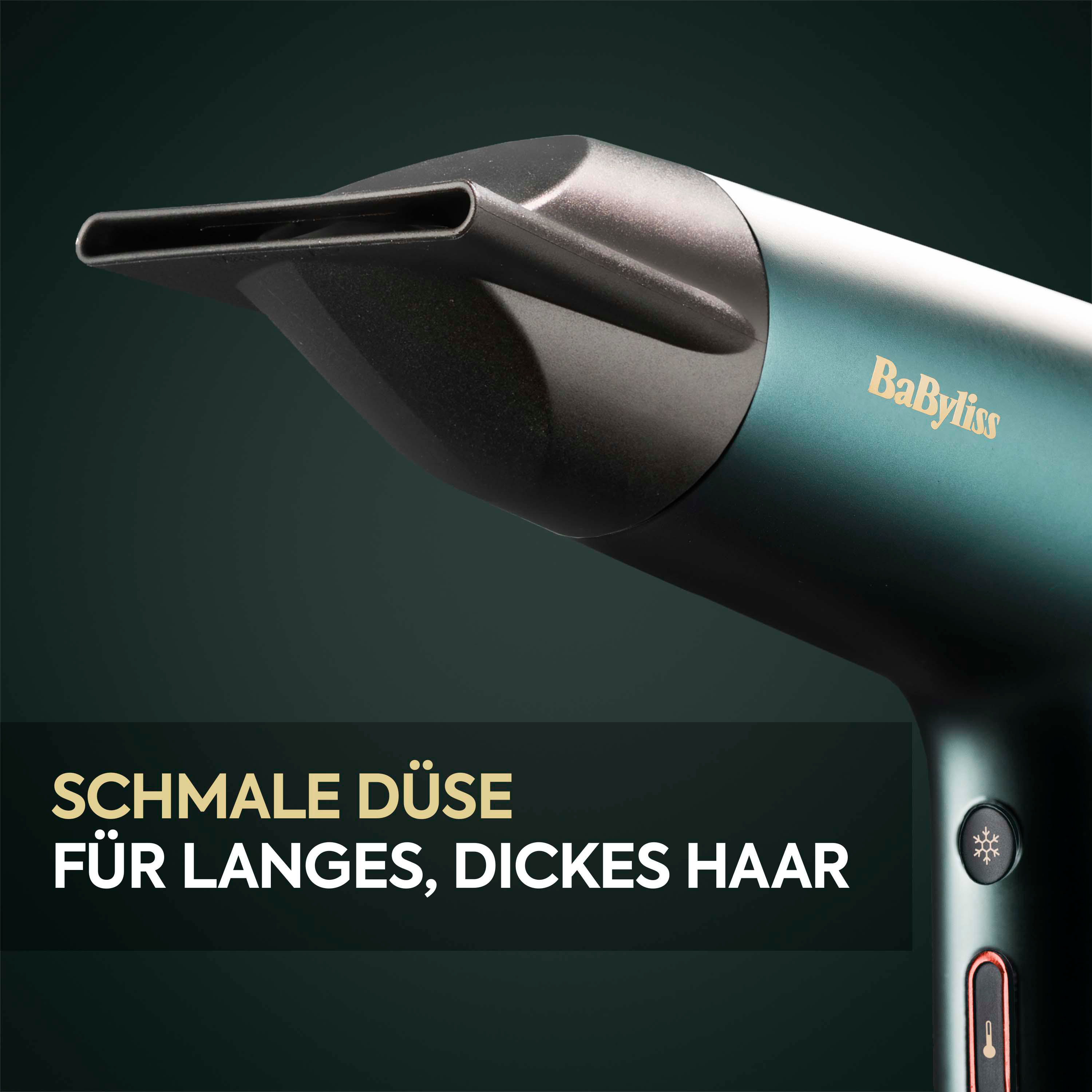 Nahaufnahme eines türkisfarbenen Haartrockners mit schwarzer Düse. Text: Schmale Düse für langes, dickes Haar.