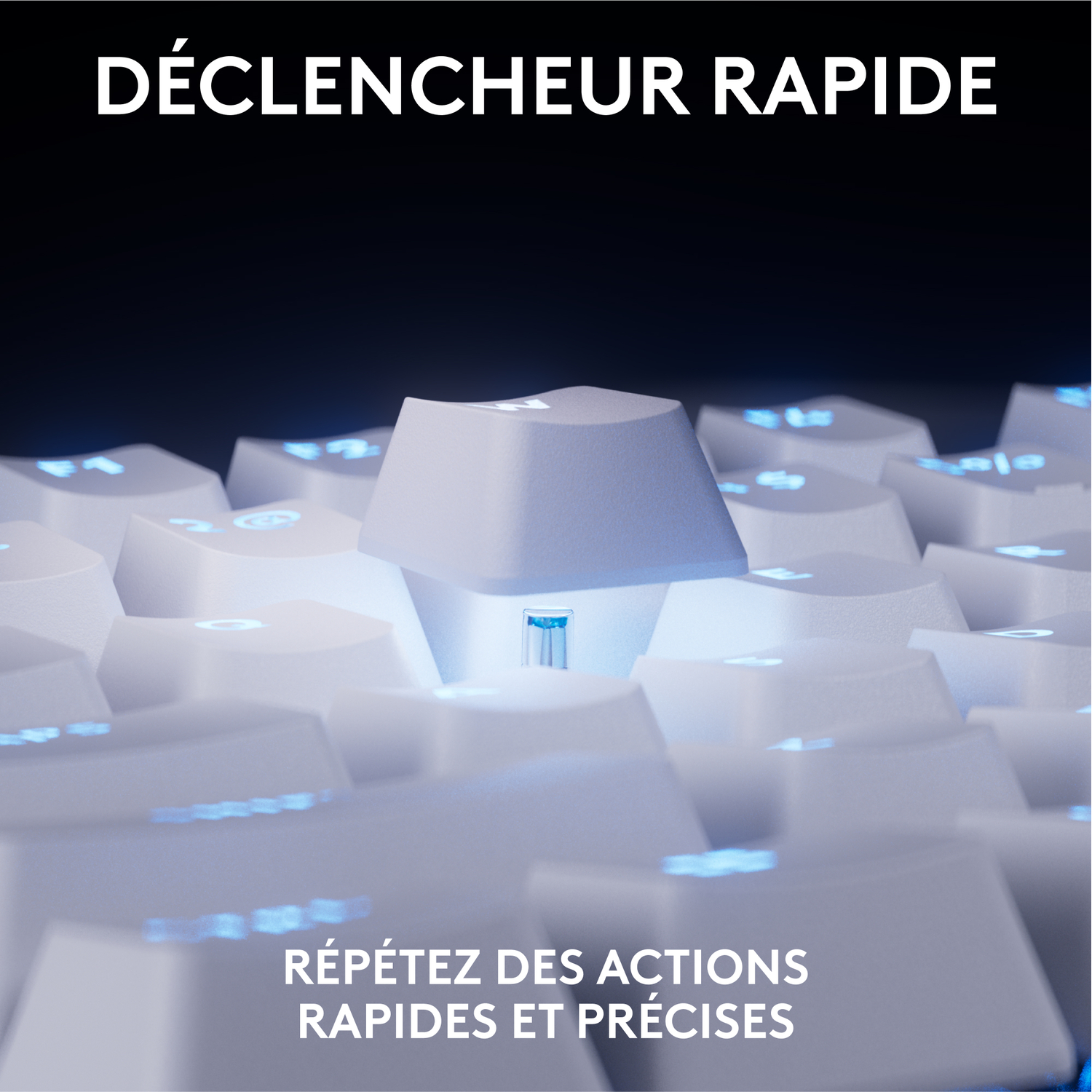 Gros plan sur les touches du clavier, une touche en surbrillance avec du texte, touches blanches et fond sombre.