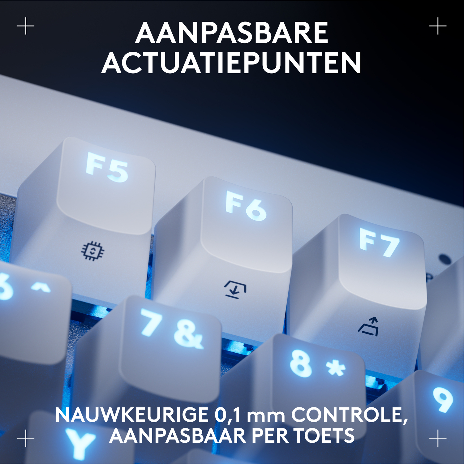 Close-up van toetsenbordtoetsen met verlichte letters en symbolen.