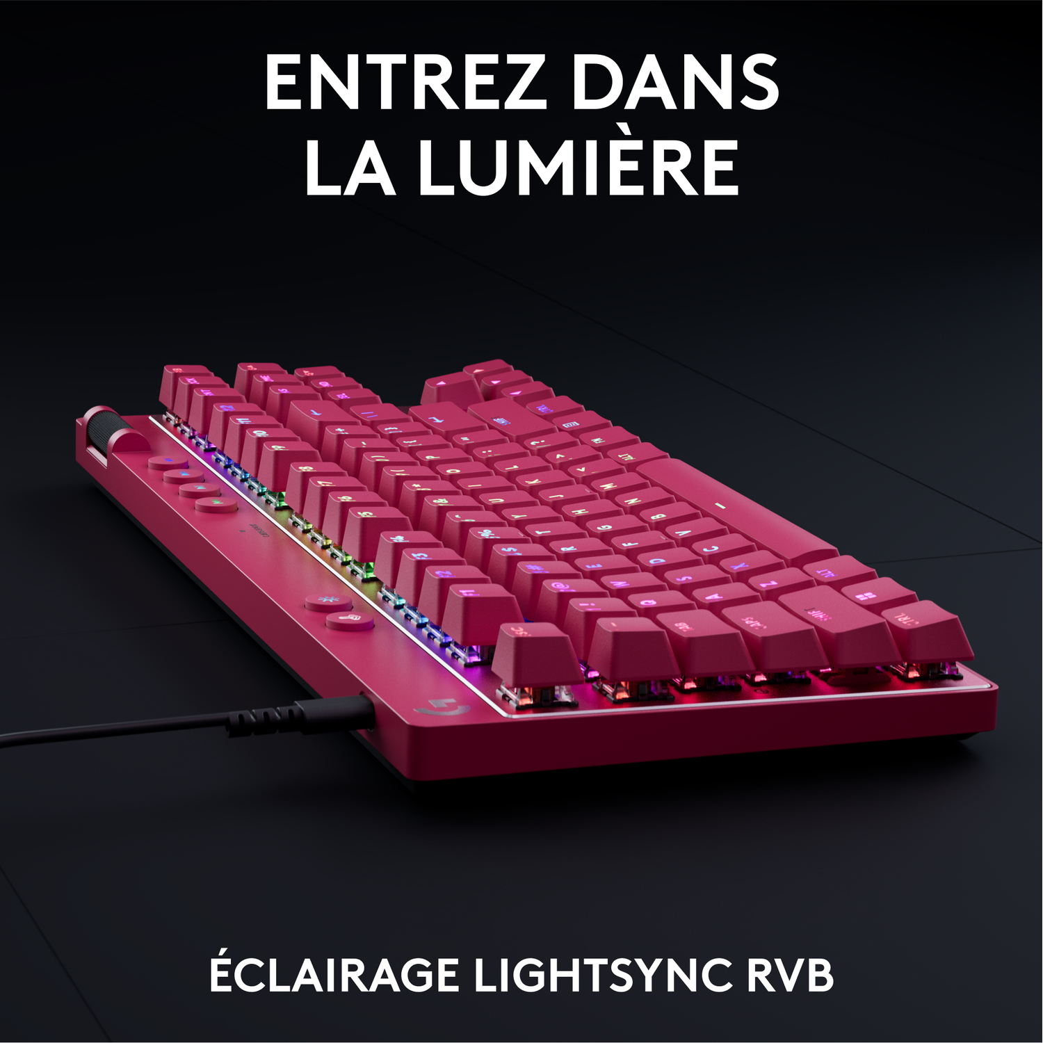 Clavier de jeu rouge avec touches lumineuses, texte en haut et en bas.