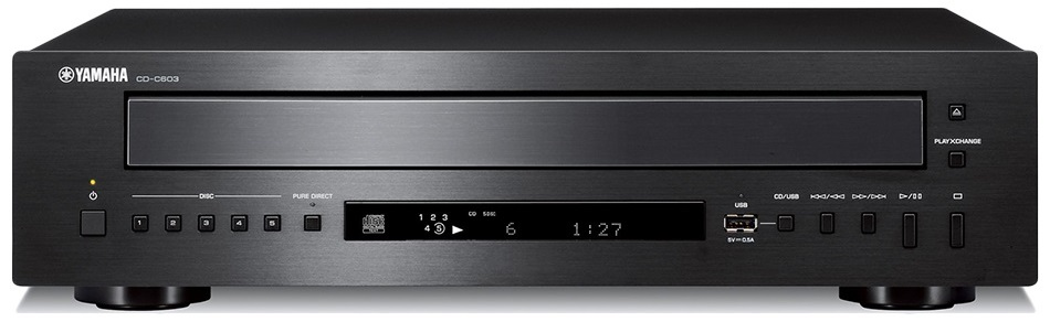 Czarny odtwarzacz CD Yamaha. Ma wyświetlacz i przyciski. Tło jest białe.