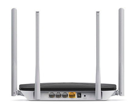 Biały router z czterema antenami. Z tyłu znajdują się porty.