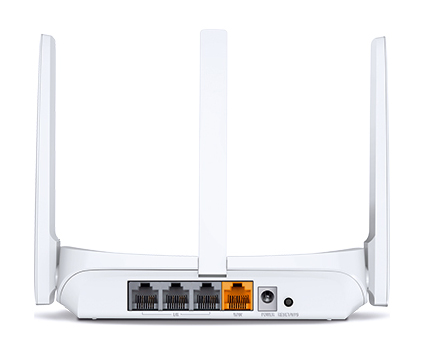 Biały router, widok z tyłu. Trzy anteny, porty Ethernet i zasilania.