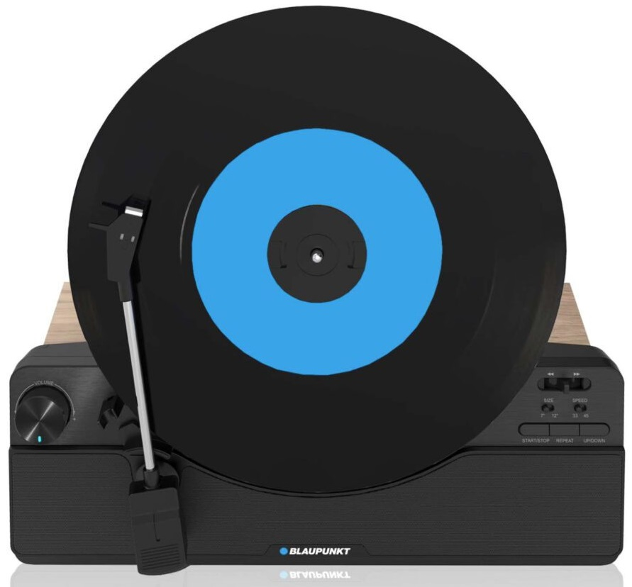 Gramofon z czarną płytą winylową i niebieską etykietą centralną. Czarna i drewniana podstawa.