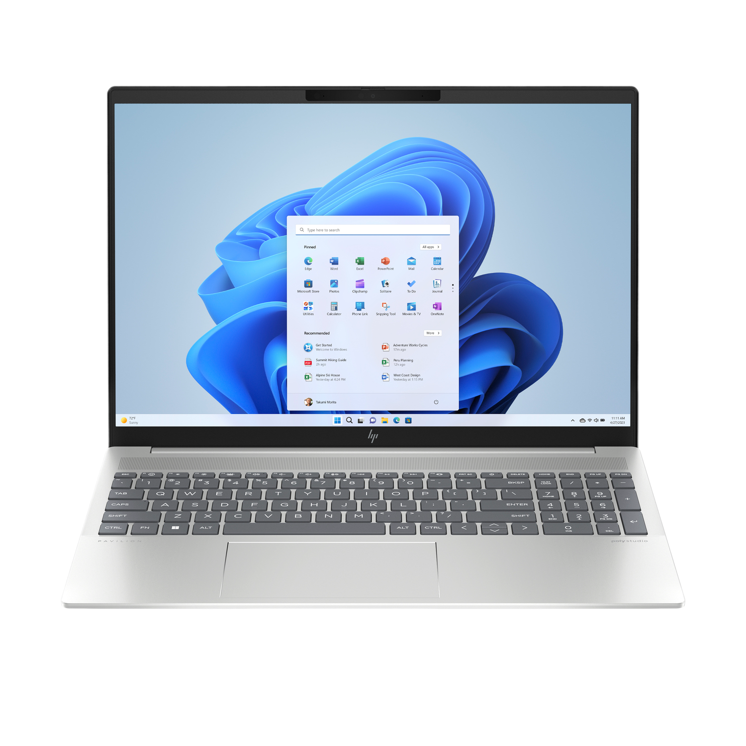Een zilveren laptop met een Windows interface op het scherm, op een witte achtergrond.