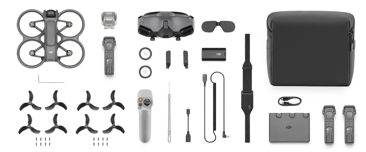 Dron i akcesoria. Czarny i szary. Zapakowane schludnie.