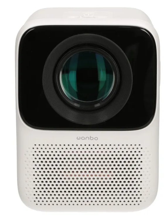 Biały projektor Wanbo z czarnym obiektywem i otworami głośnikowymi. Na białym tle.