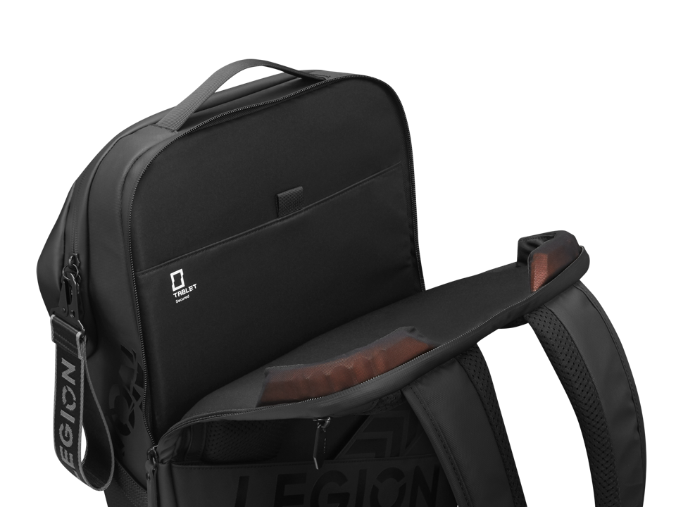 Siyah sırt çantası içi, tablet cebi ve bir kayış üzerinde 'LEGION' yazısı.