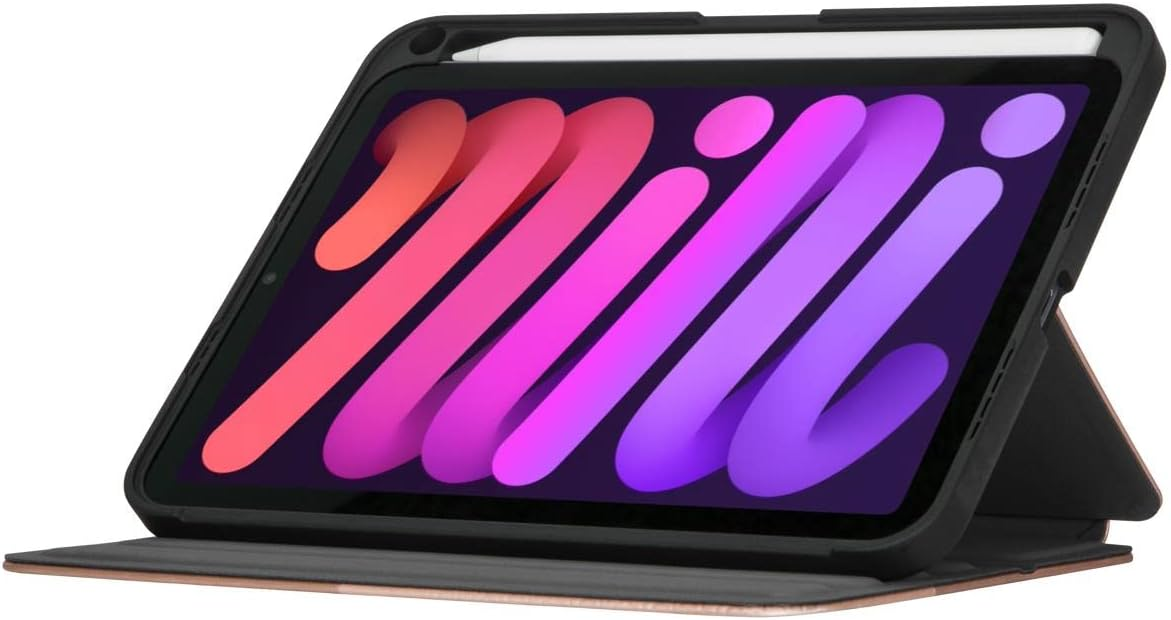 iPad Mini en una funda negra, con un lápiz. La funda está abierta, mostrando la pantalla.
