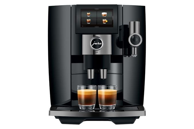 Schwarze Espressomaschine mit zwei Kaffeegläsern davor.
