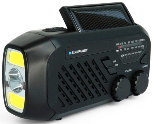 Czarne radio awaryjne z latarką, panelem słonecznym i pokrętłami, białe tło.