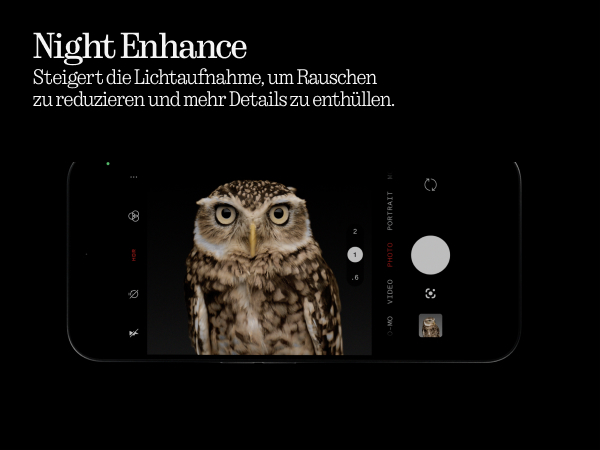 Smartphone-Bildschirm mit Eulenbild. Zeigt eine Nachtmodus-Funktion, die Details verbessert.