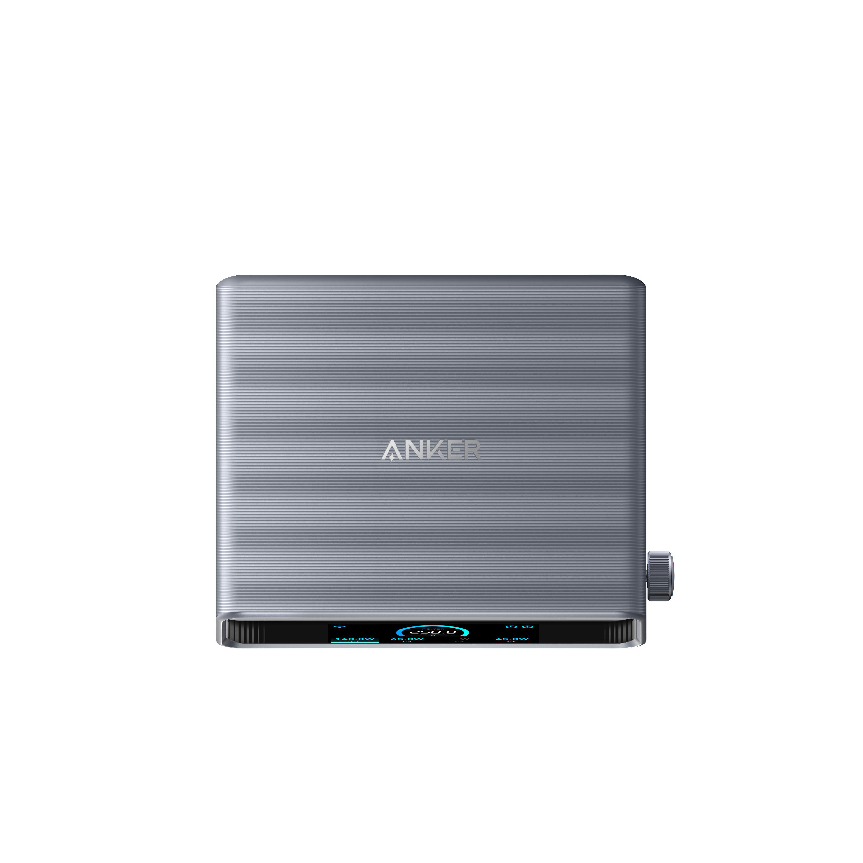 Graue Anker Powerbank mit Display und Knopf auf weißem Hintergrund.