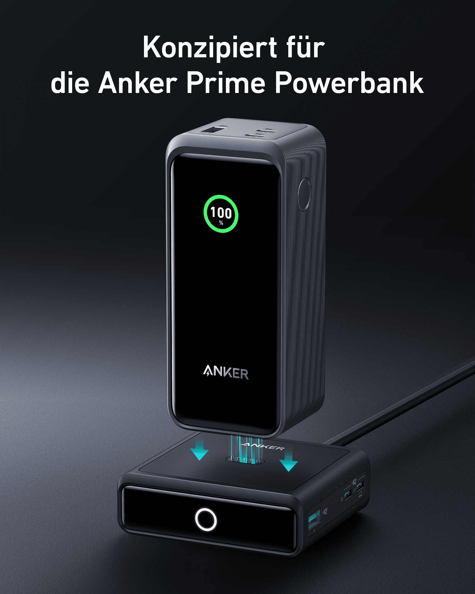 Eine schwarze Powerbank und eine schwarze Ladestation mit blauen Pfeilen. Die Powerbank hat 100% Anzeige.