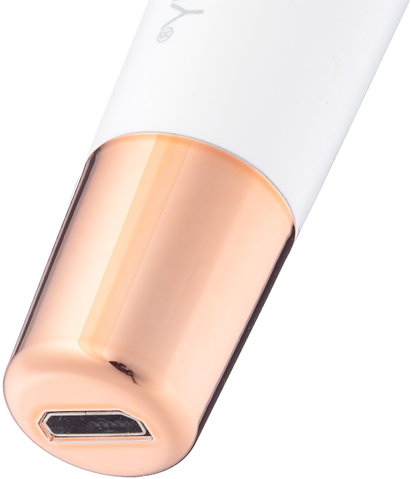 Zbliżenie portu ładowania białego i różowego złotego urządzenia.