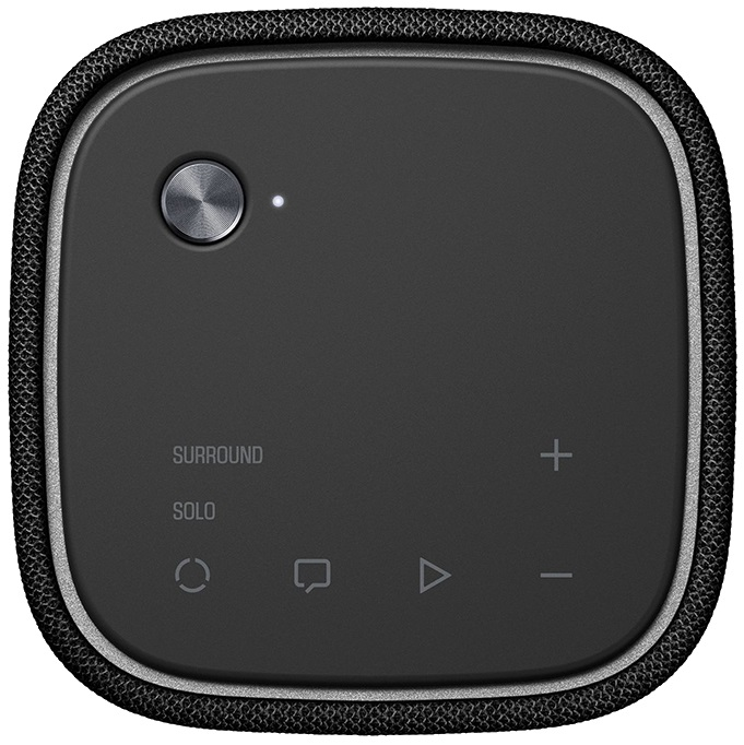 Widok z góry na czarny, okrągły głośnik z przyciskiem, regulacją głośności i przyciskami funkcyjnymi.