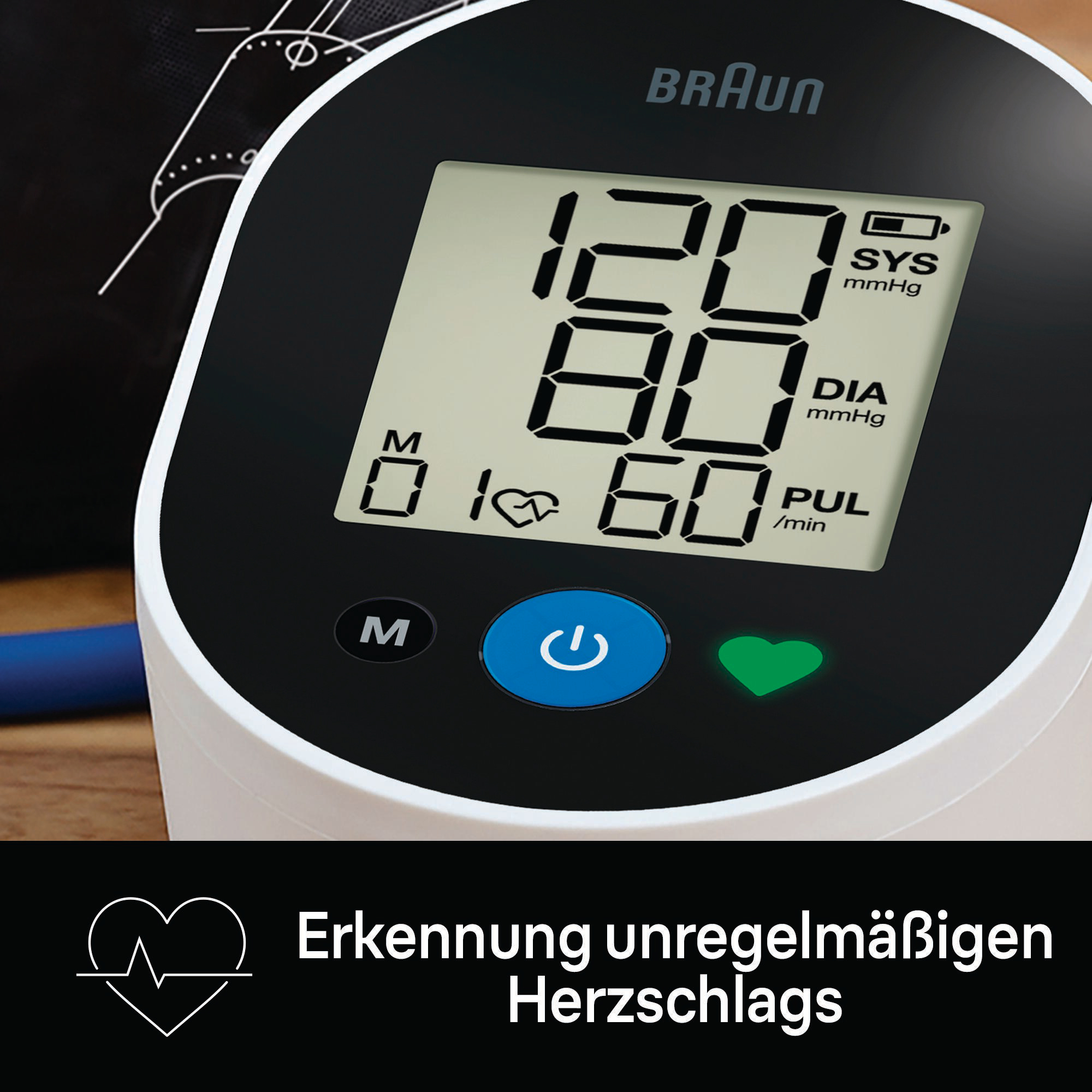 Nahaufnahme eines digitalen Blutdruckmessgeräts mit Messwerten und einem Herzsymbol.