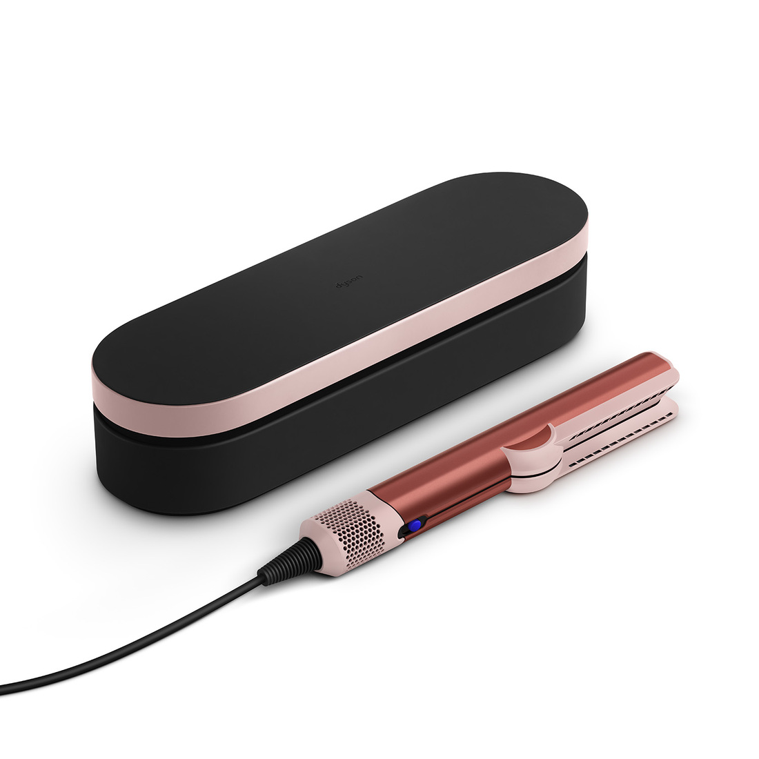 Prostownica do włosów Dyson i etui. Różowa i czarna z czarnym kablem zasilającym.