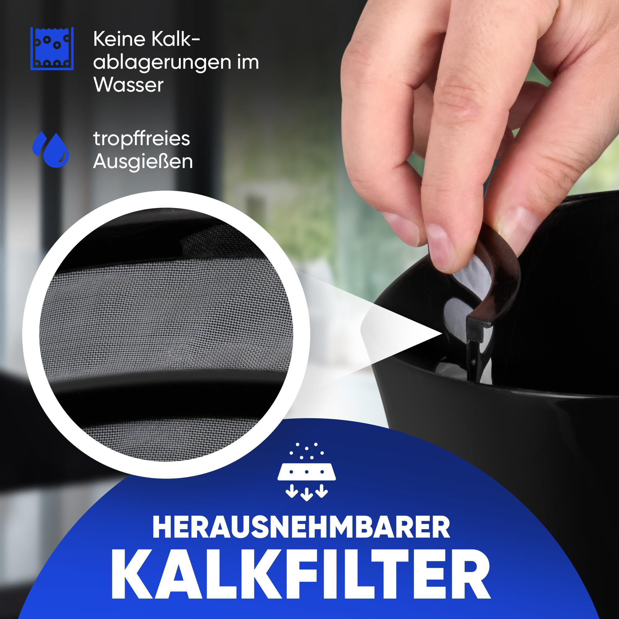Hand entfernt Filter aus schwarzem Wasserfilter, Nahaufnahme des Filtergewebes. Text.