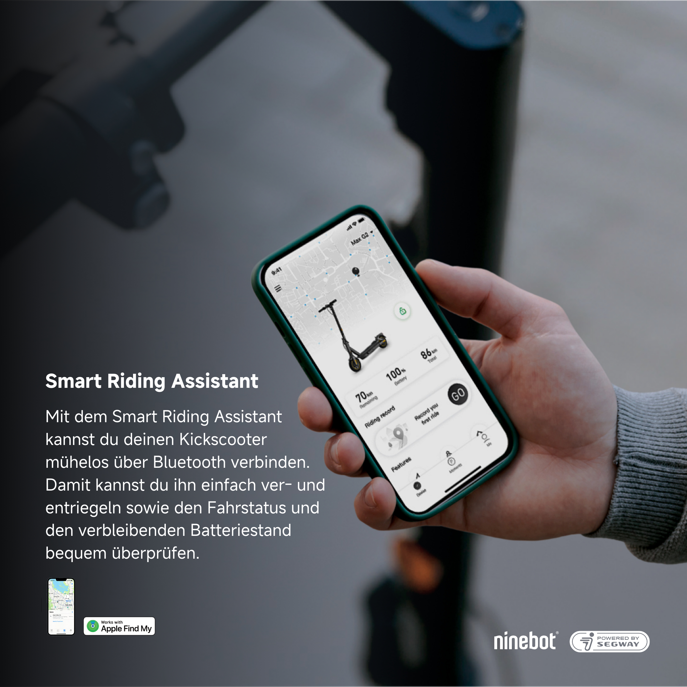 Eine Hand hält ein Telefon und zeigt das Dashboard eines Rollers mit Statistiken und Karte.