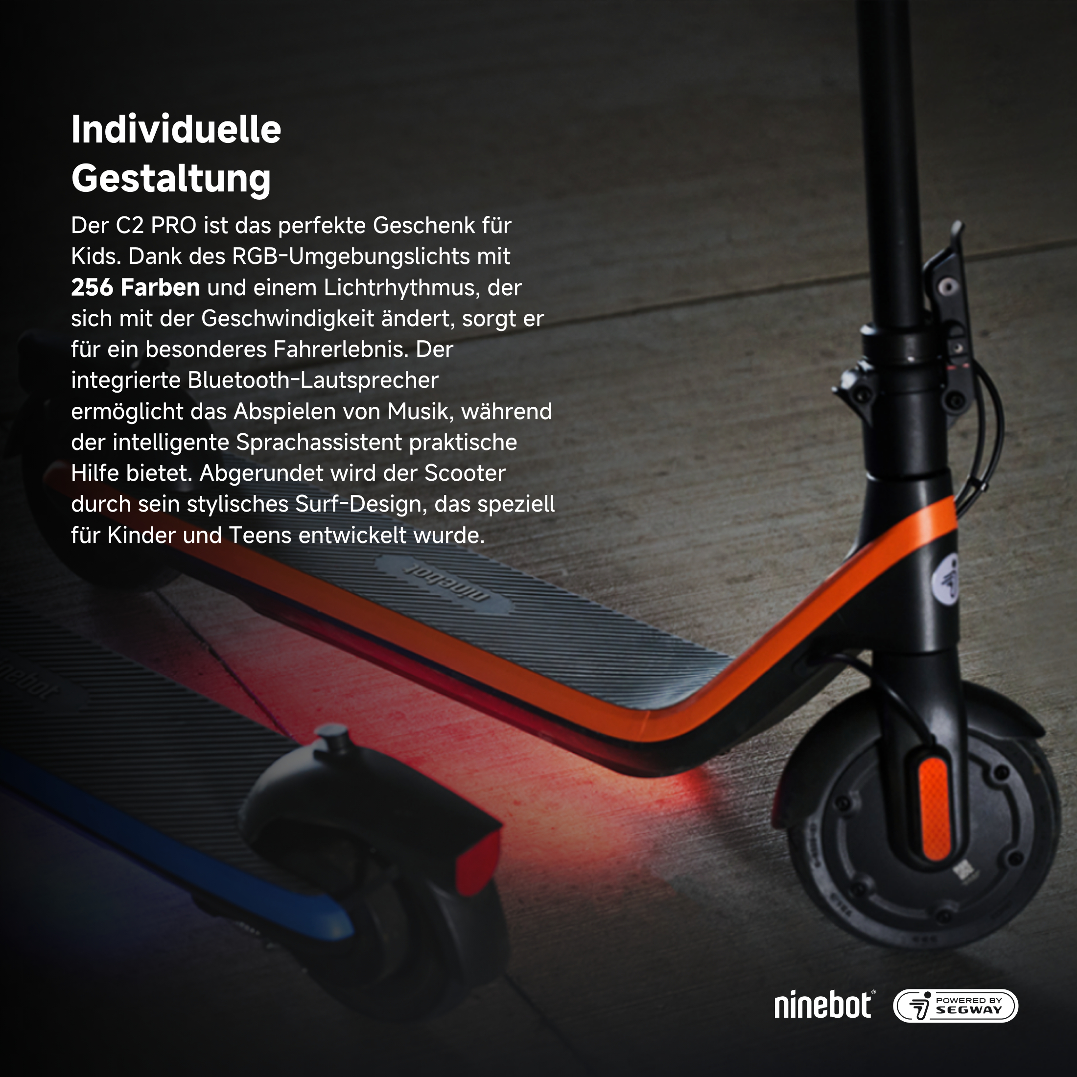 Schwarzer und orangefarbener Roller auf grauem Boden, mit Text über seine Funktionen.