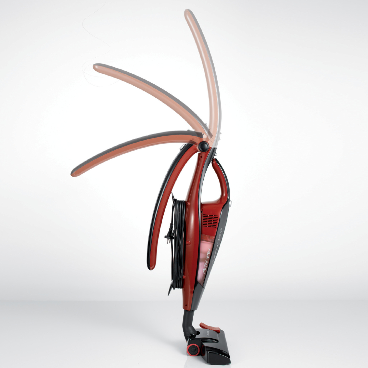 Czerwono-czarny odkurzacz z elastycznym uchwytem i dołączonym przewodem.