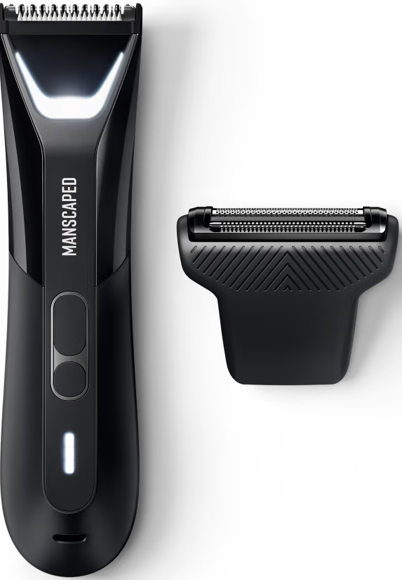 Schwarzer Manscaped-Trimmer und ein Klingenersatz, beide vor blauem Hintergrund.