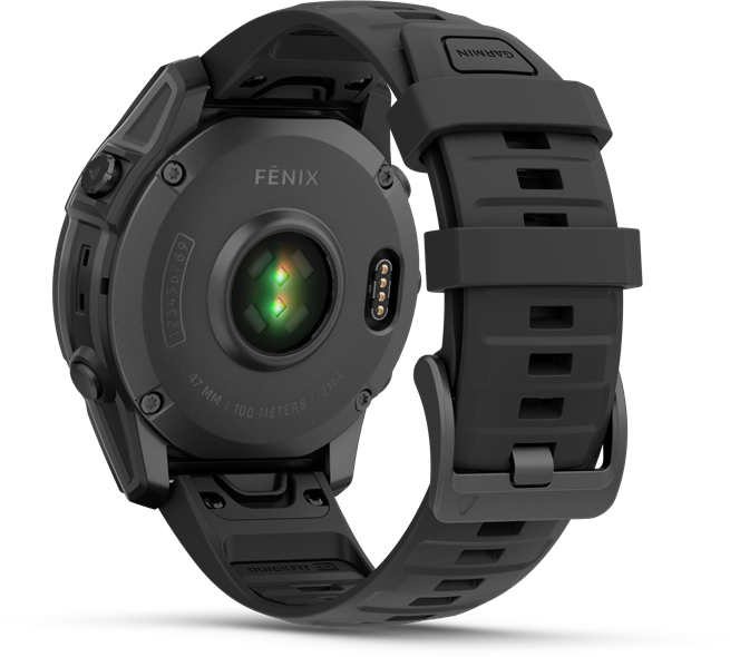 Fekete Garmin Fenix okosóra hátulról. Érzékelők és a tokhoz rögzített szíj látható.