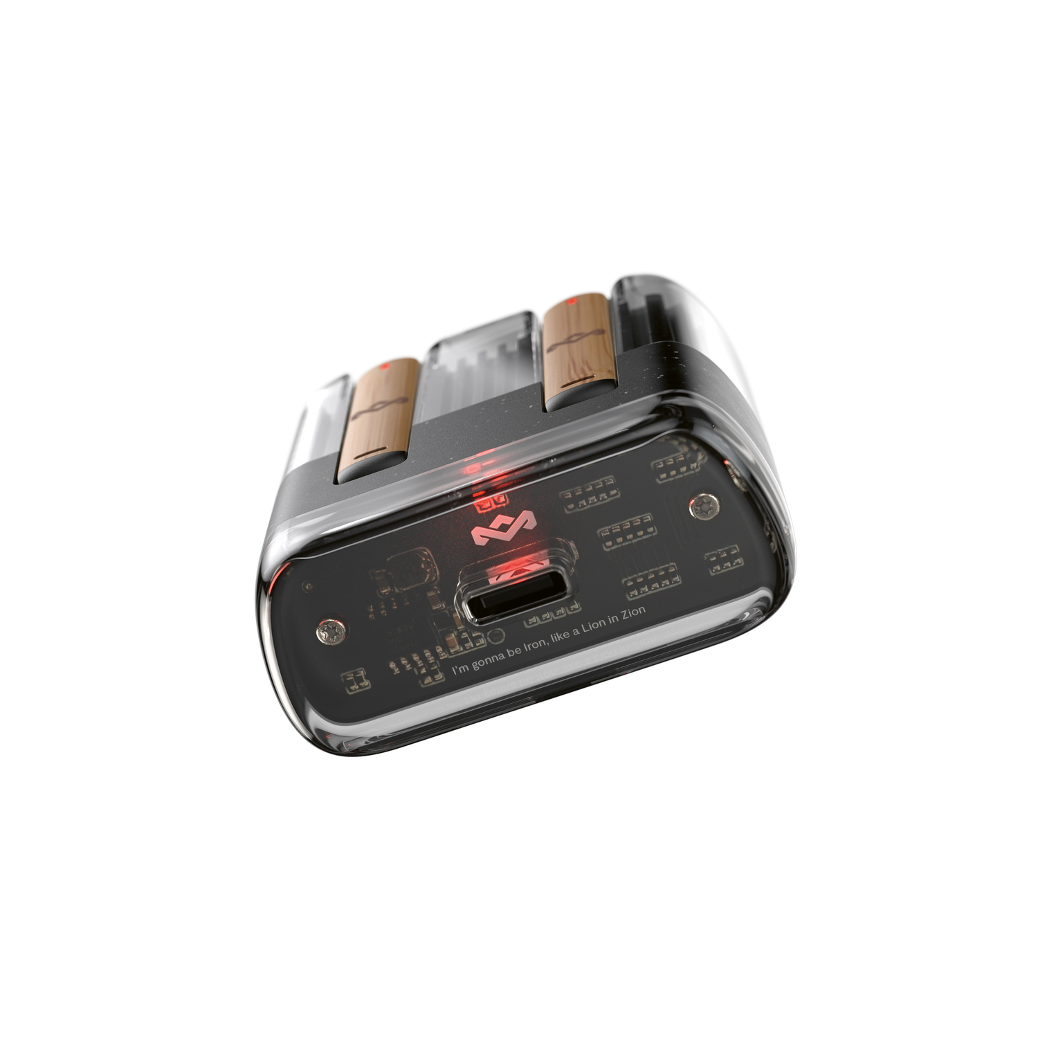 Transparant, zwart en houtkleurig vape-apparaat. USB-C poort. Witte achtergrond, schuine weergave.