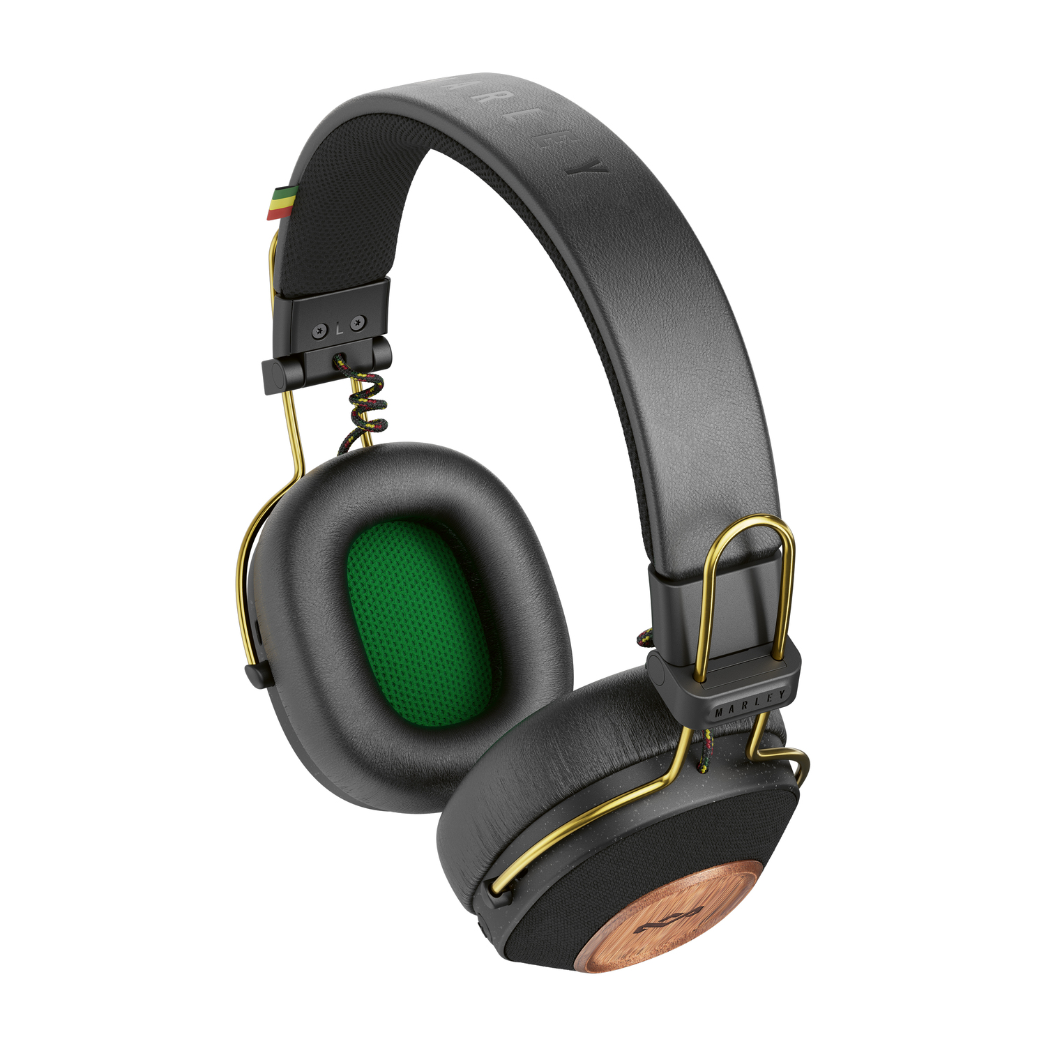 Zwarte en gouden koptelefoon met groene mesh oorschelpen en een houten accent. De achtergrond is wit.