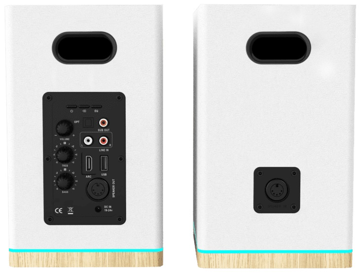 Dwa białe głośniki z czarnymi panelami sterowania i drewnianą podstawą.