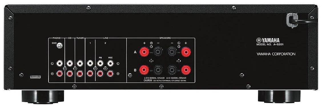 Panel tylny wzmacniacza Yamaha, pokazujący różne porty wejścia i wyjścia.