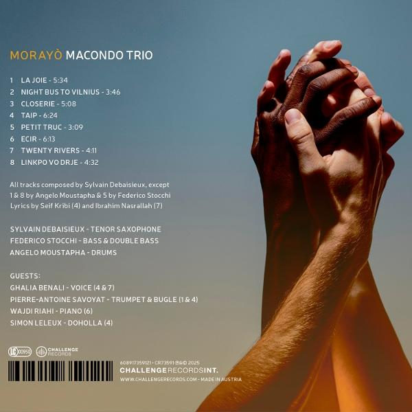 Albumcover mit warmer Farbpalette. Es listet Tracks vom MORAYO MACONDO TRIO auf.