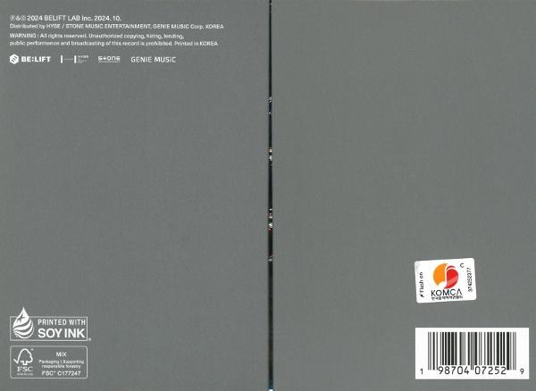 Graue Verpackung mit Text und Barcode.