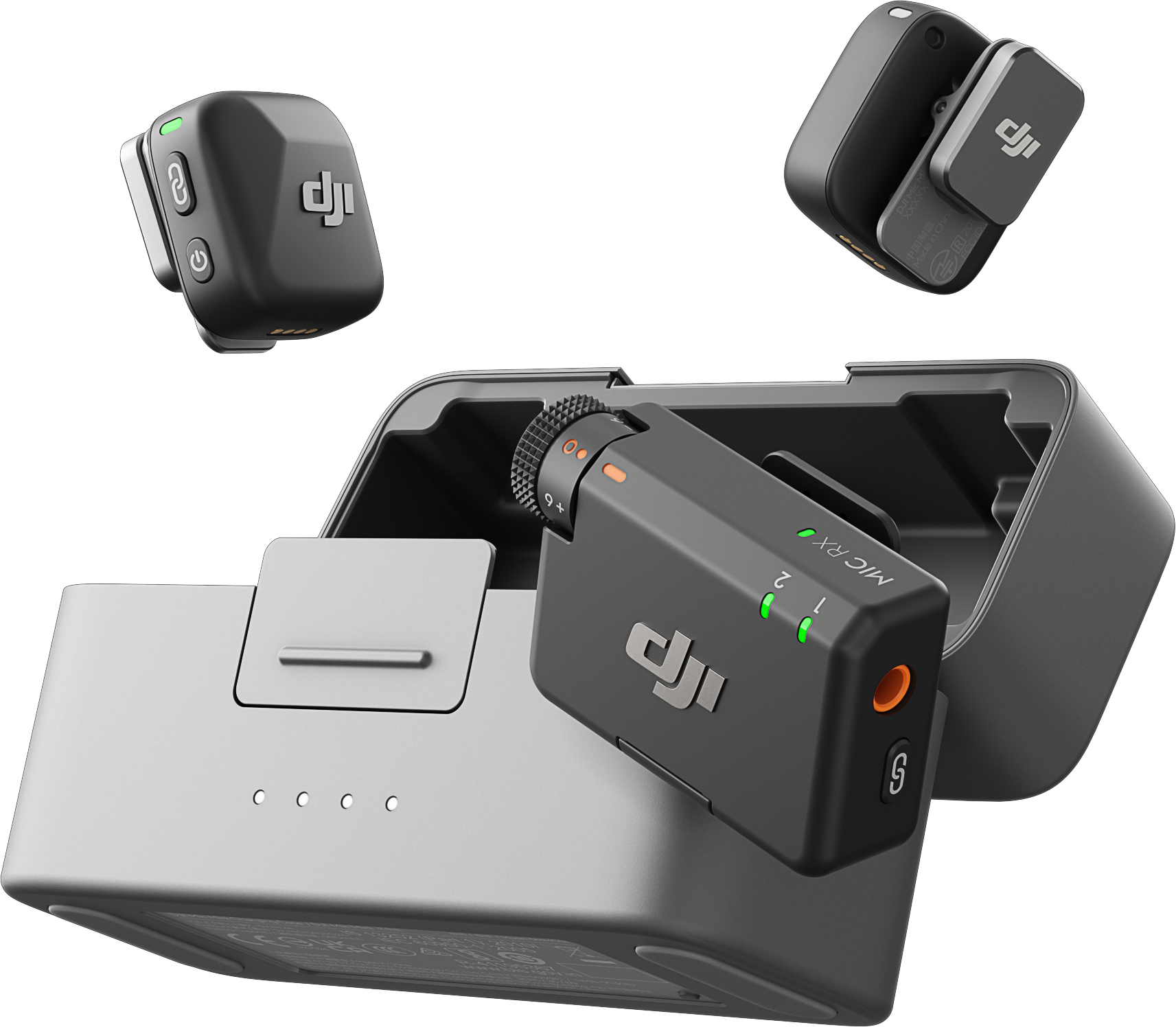 Sistema microfonico wireless DJI con ricevitore, trasmettitori e custodia di ricarica. Dispositivi neri e grigi con luci verdi e arancioni.